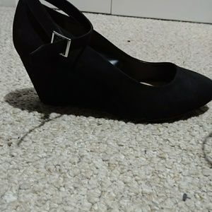 Womens size 11 ankle strap suede wedges